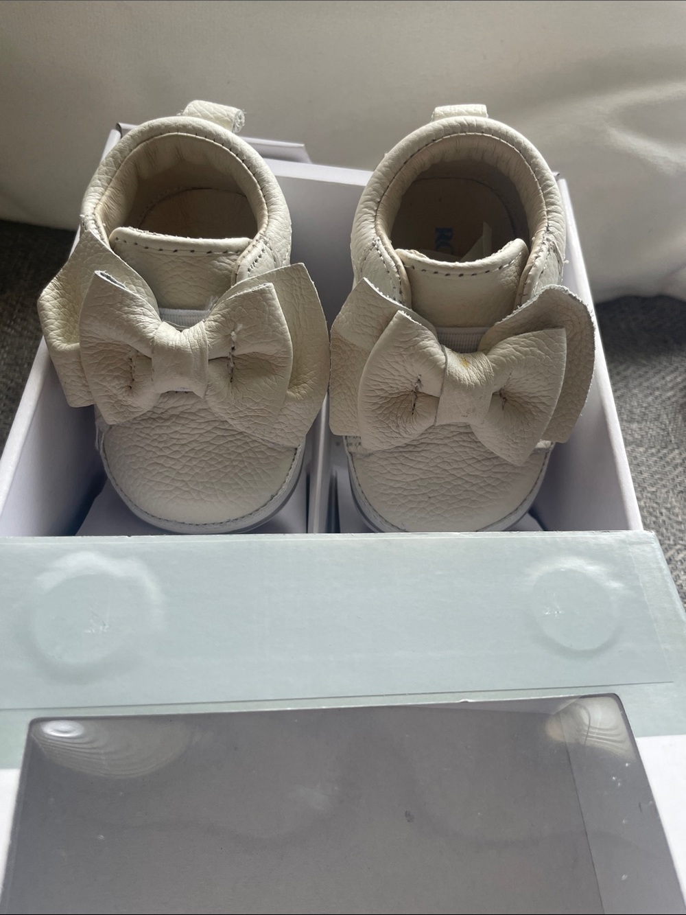Robeez Kids White Bow Accent Leather Shoes